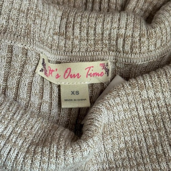 Y2k Cream Off The Shoulder Top Size Xs By It’s Our Time - Picture 6 of 7